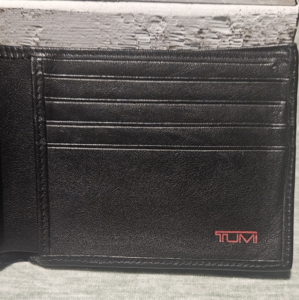TUMI Men's Black Leather Folded Wallet